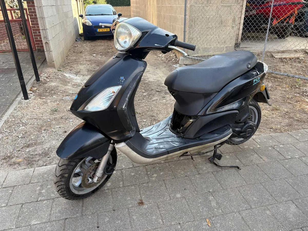 Piaggio – Roller – Fly 4T – Roller (2x)