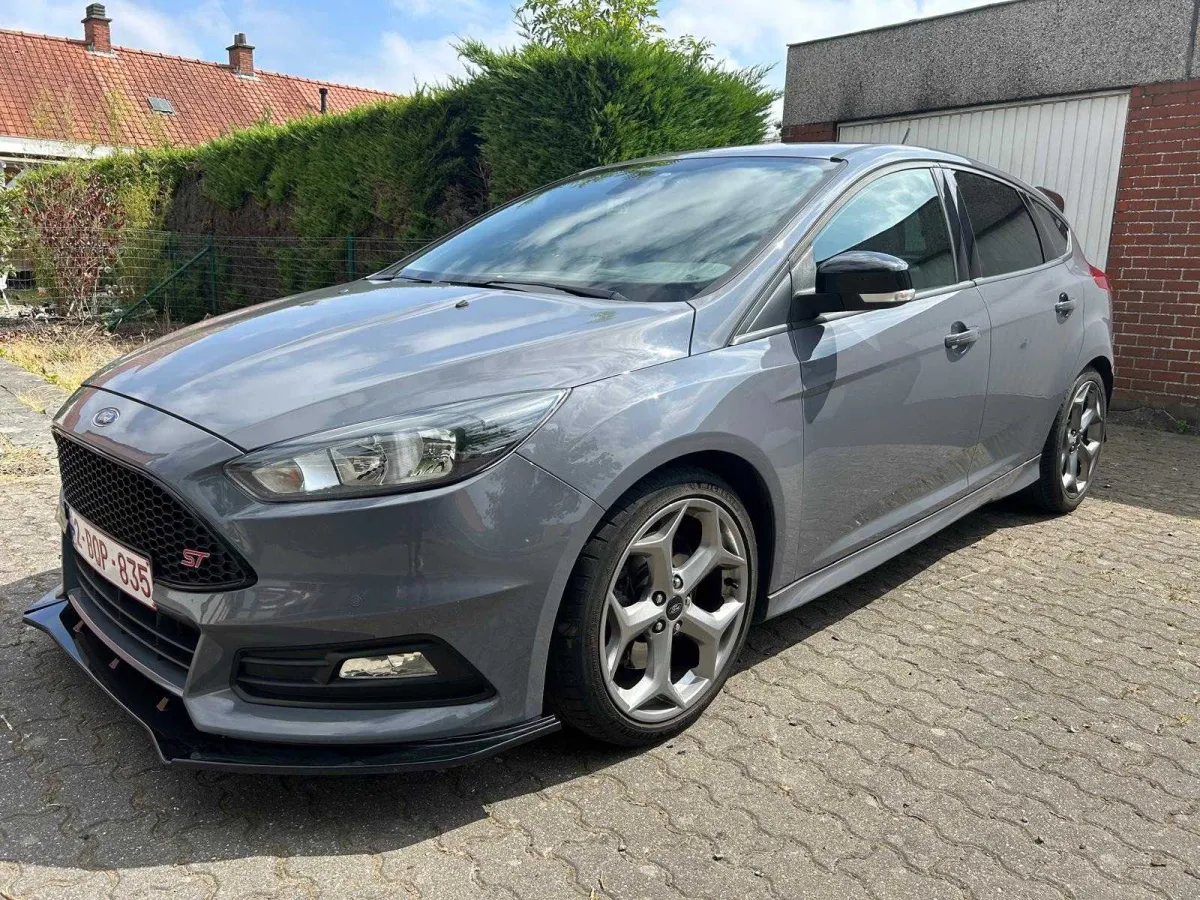 2016er Ford Focus ST 2.0 EcoBoost