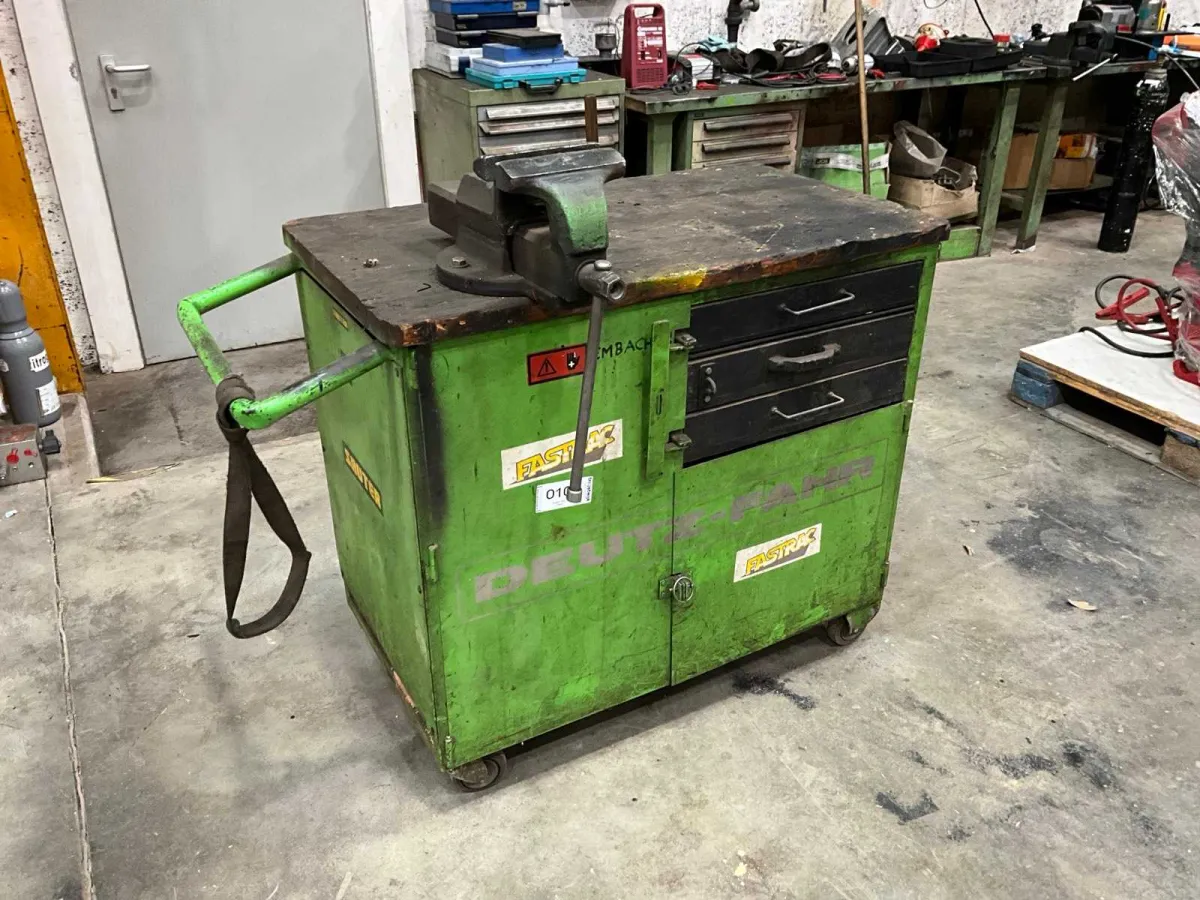 Sauter Werkbank fahrbar mit Schraubstock