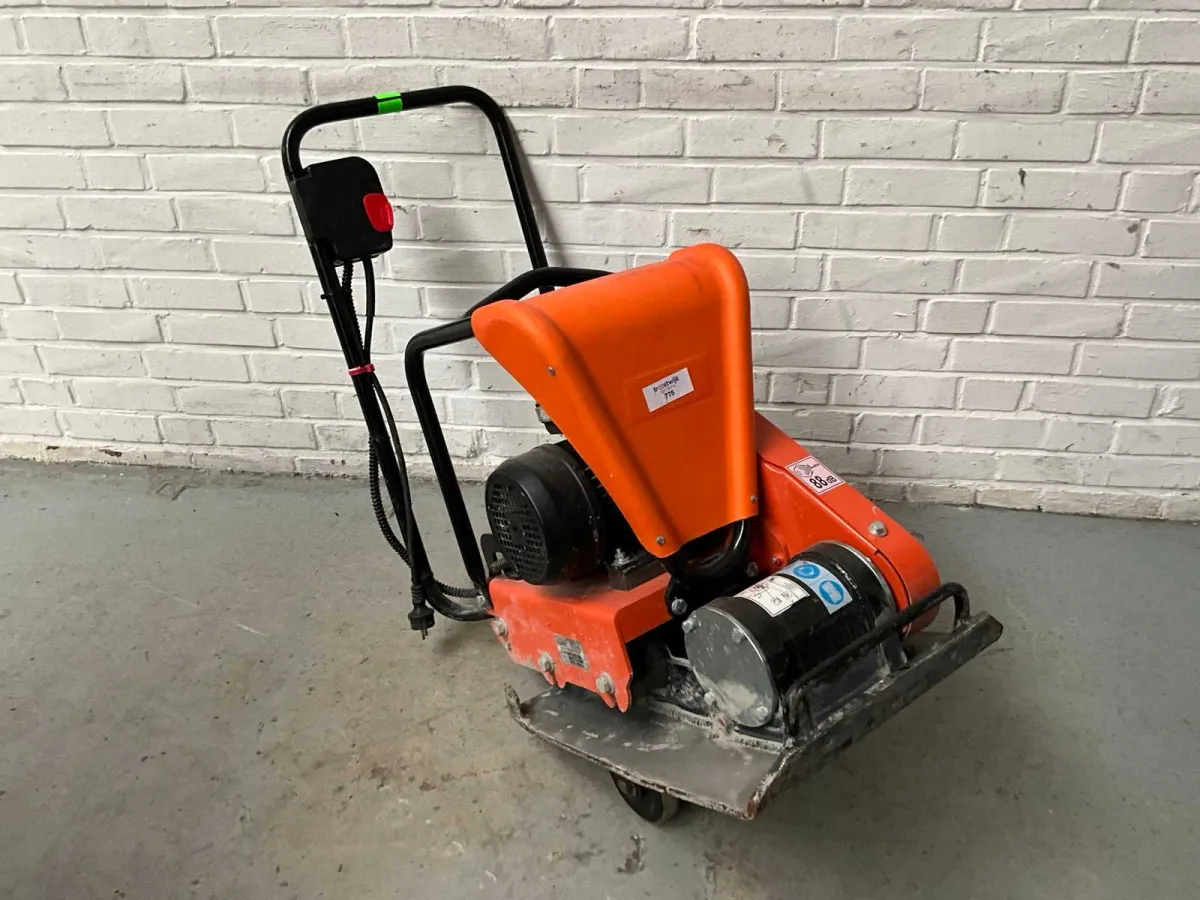 Euro Shatal PC1443E Compacteur de plaques électriques