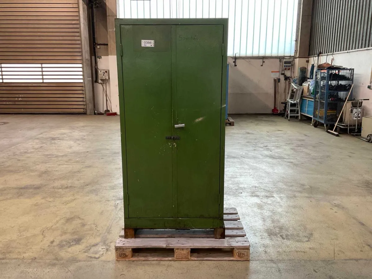 Gabinete con contenido