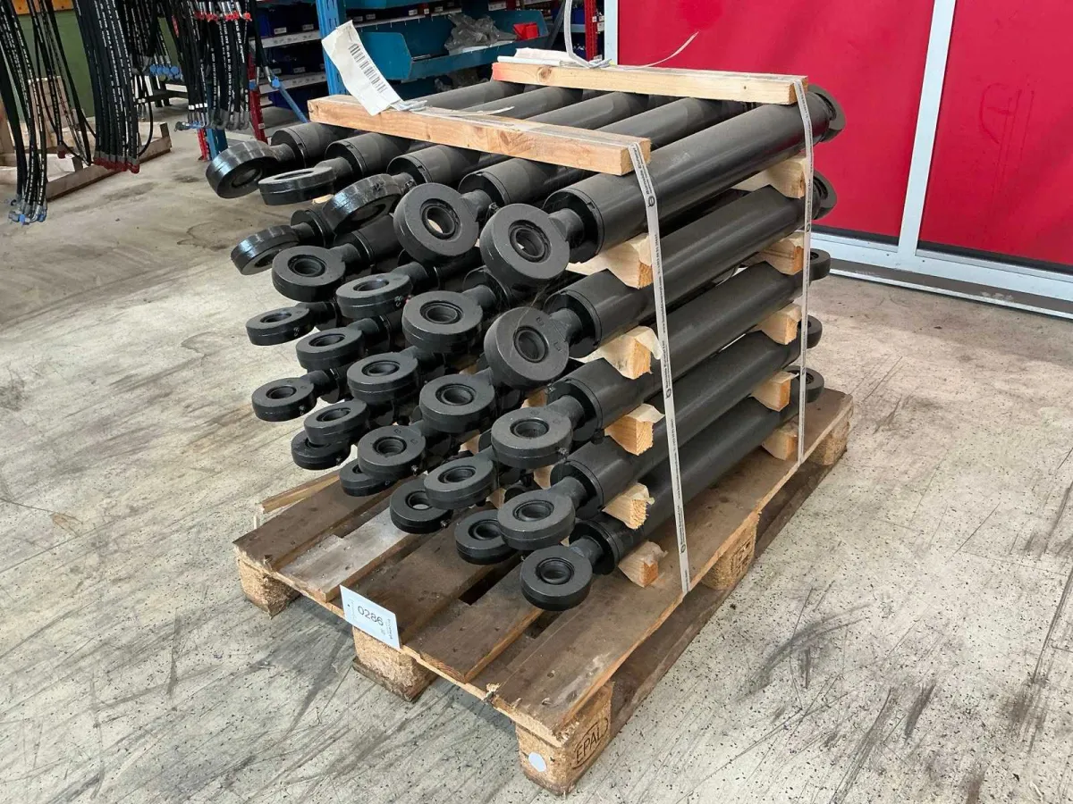 Lifting cylinder (25x)