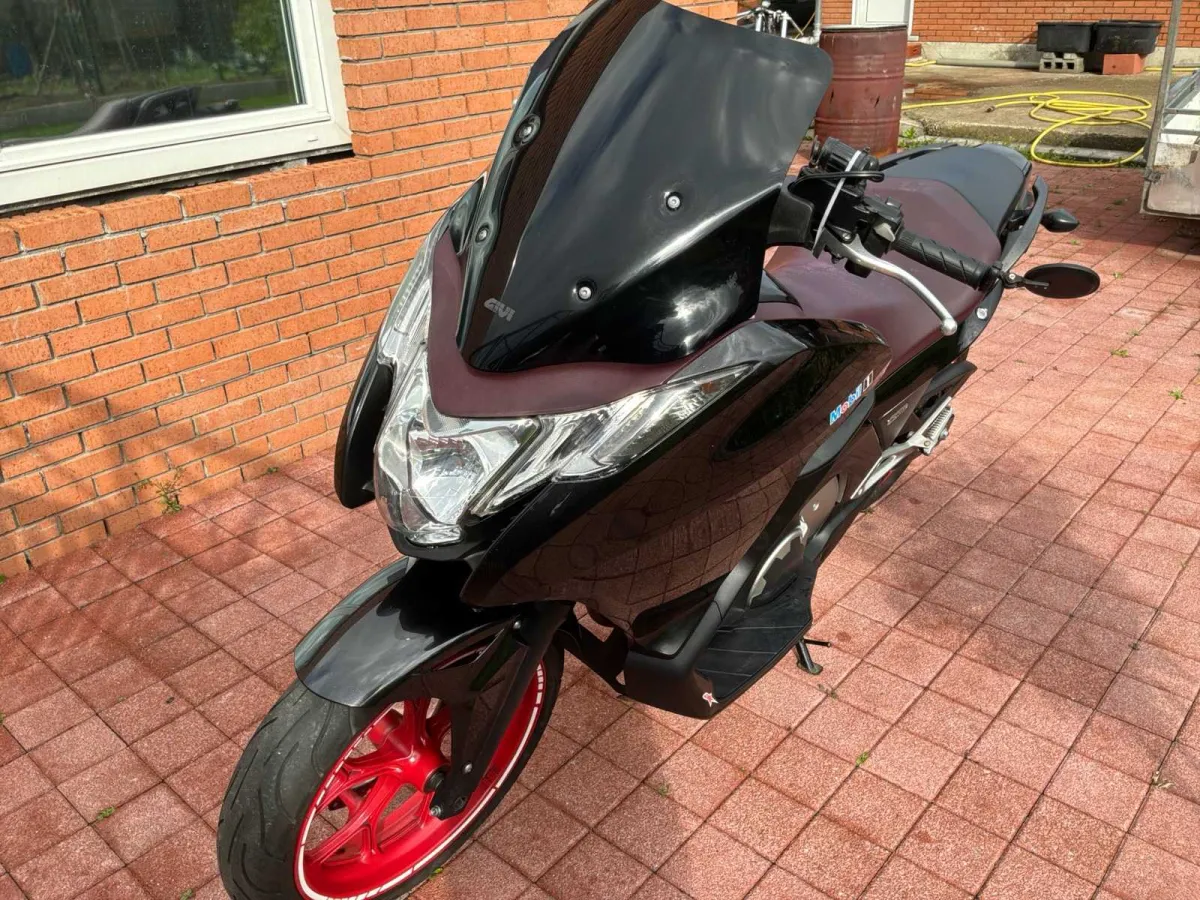 Honda NC700D Motorrad