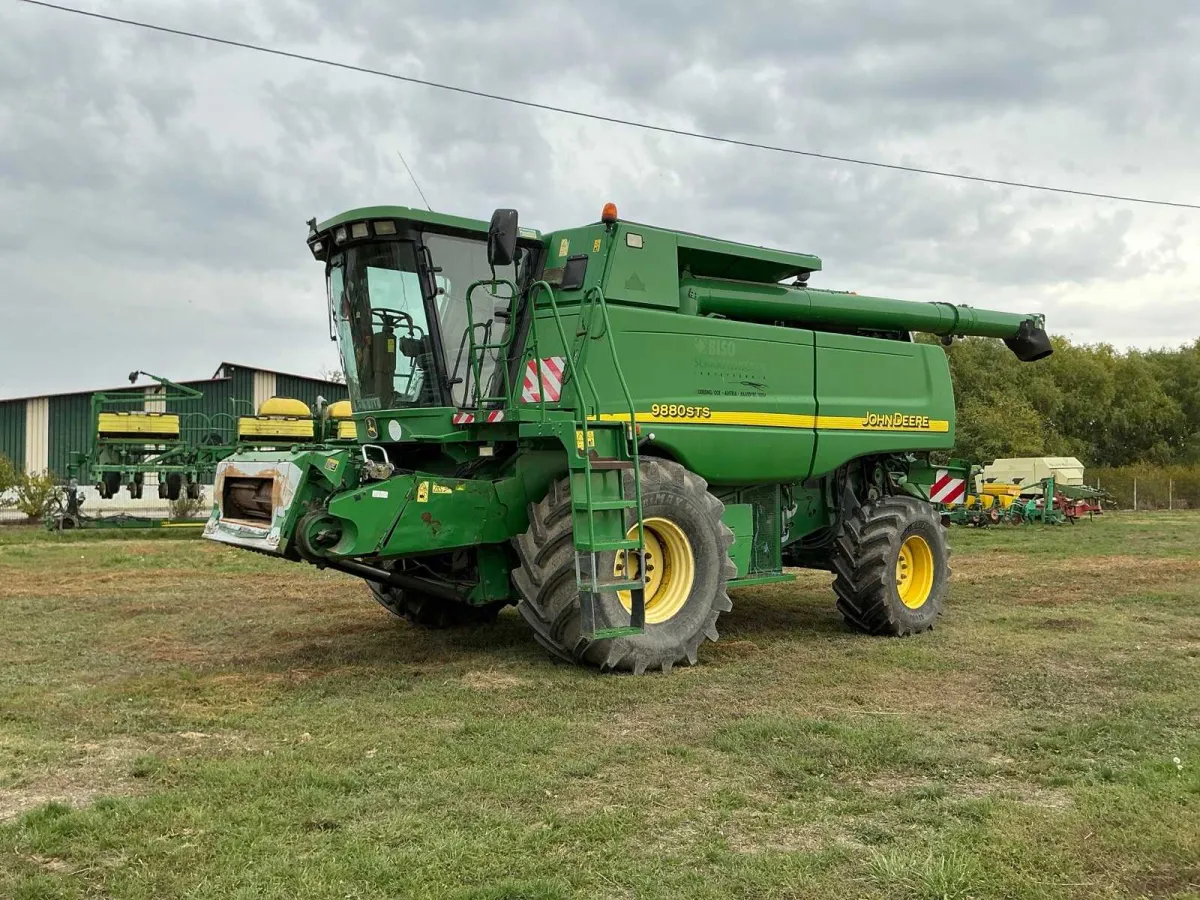 2003 John Deer 9880 Mähdreder und Schneider