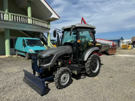 SCOUT XT-404 4WD Kompakttraktor mit Frontblatt und Düngerstreuer – 2023 – RESALE