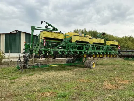 2014 John Deer 1745 Planter – RESALE