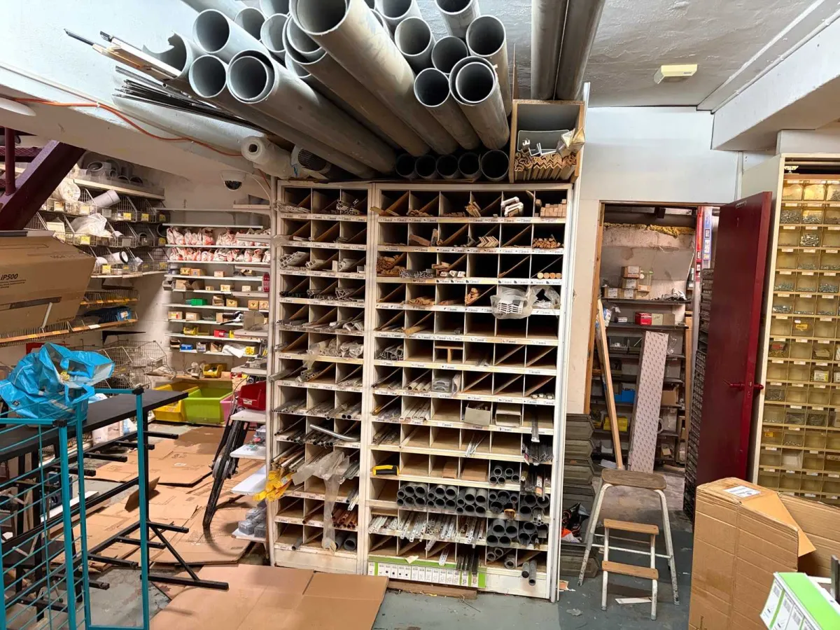 Shelving long lengths with content