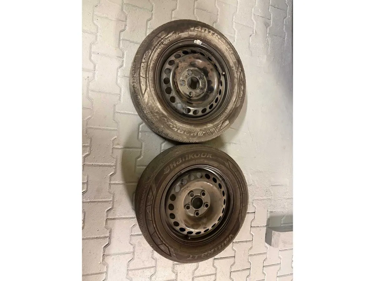 Cerchi in acciaio VW da 2 × 16 pollici con Hankook Vantra LT 205/65 R16C