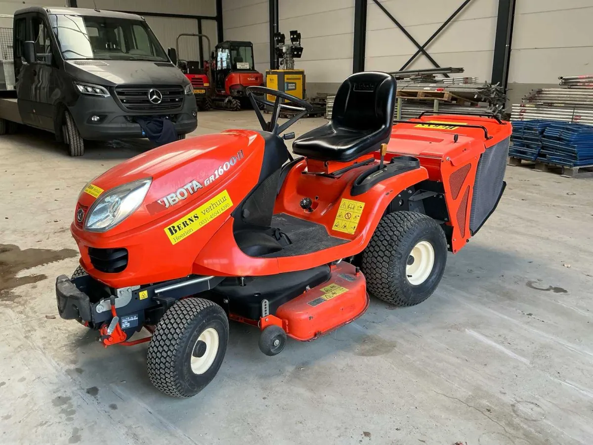 2017 Kubota GR1600-II Diesel Riding Mower – 23.2 Hours – 107 cm Cutting Width – 370 Litre Grass Coll