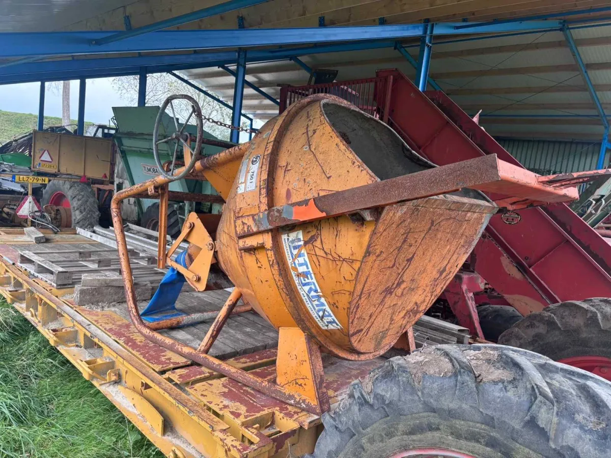 2006 Eirichinger Concrete Mixer