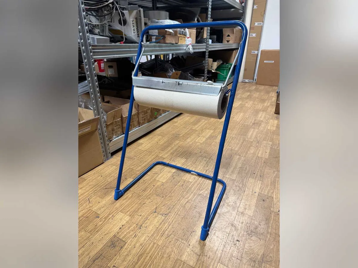 Mobiler Papiertuchrollen-Spender