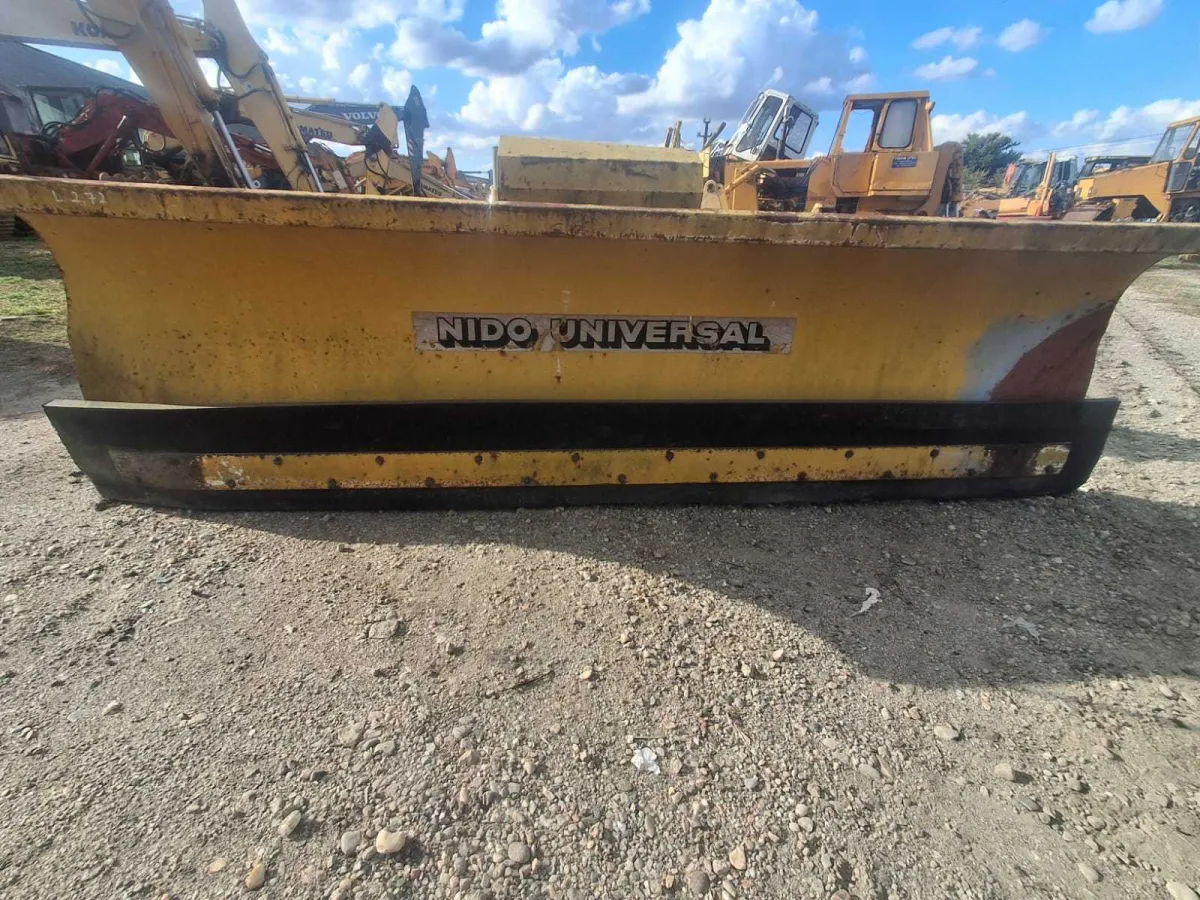 NIDO UNIVERSAL 2.8 m Electro-Hydraulic Snow Plough Blade