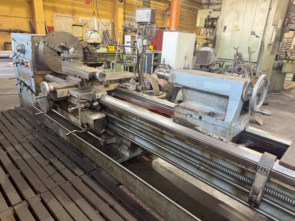SARO SNA 710 × 3000 Leit- und Zugspindeldrehmaschine