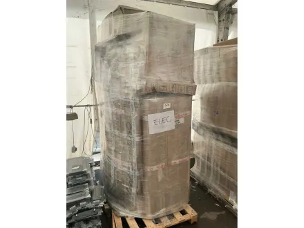 Palette verschiedener Zubehörteile – RESALE
