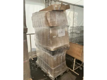 Palette verschiedener Zubehörteile – RESALE