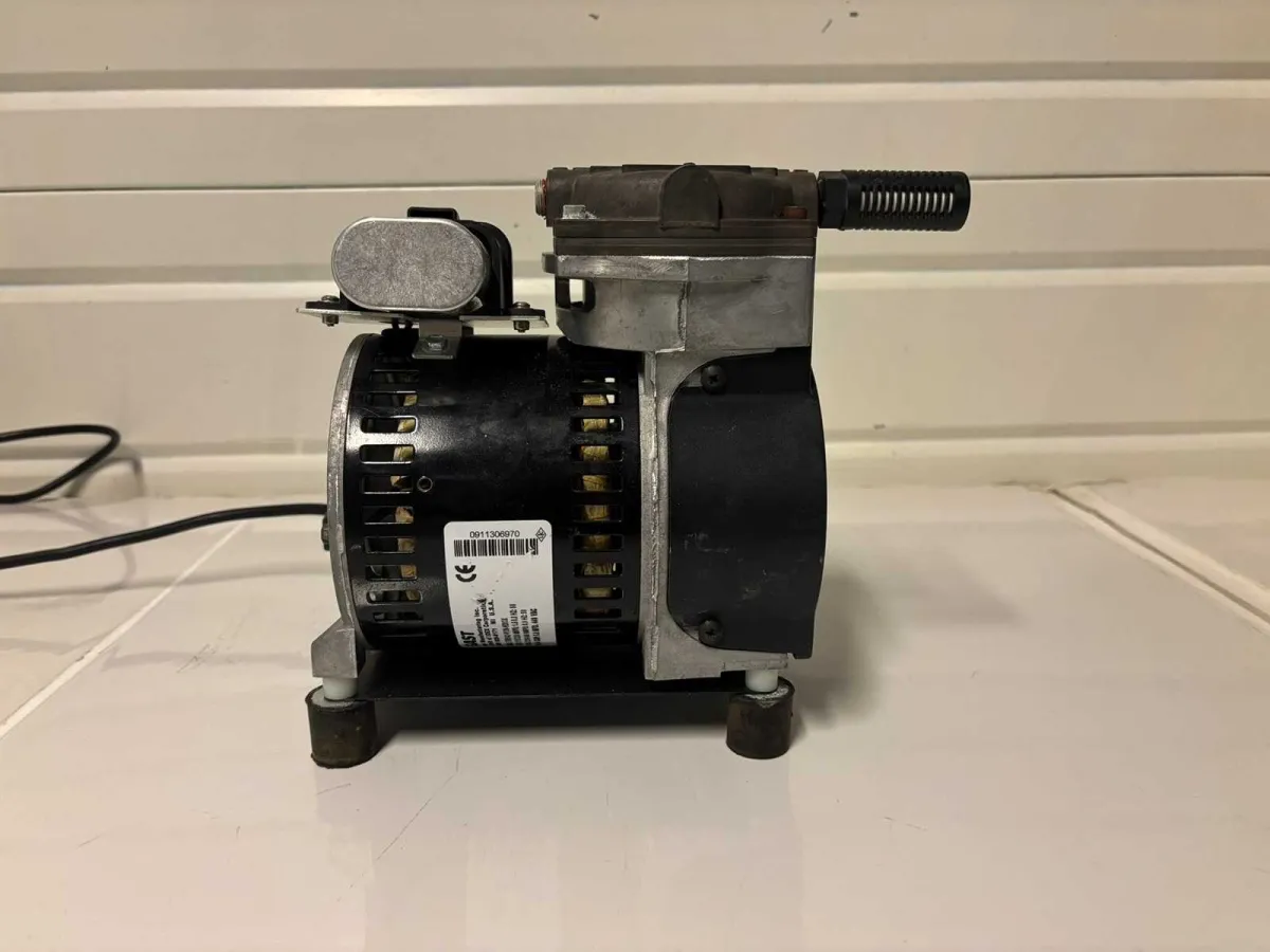 GAST - 75R142 - Bomba de vacío