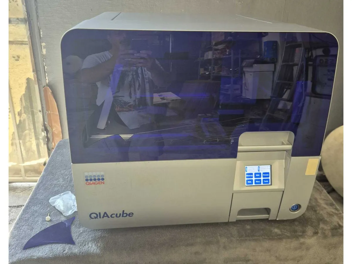 QIAGEN Hilden - QIAcube - Controlador de laboratorio