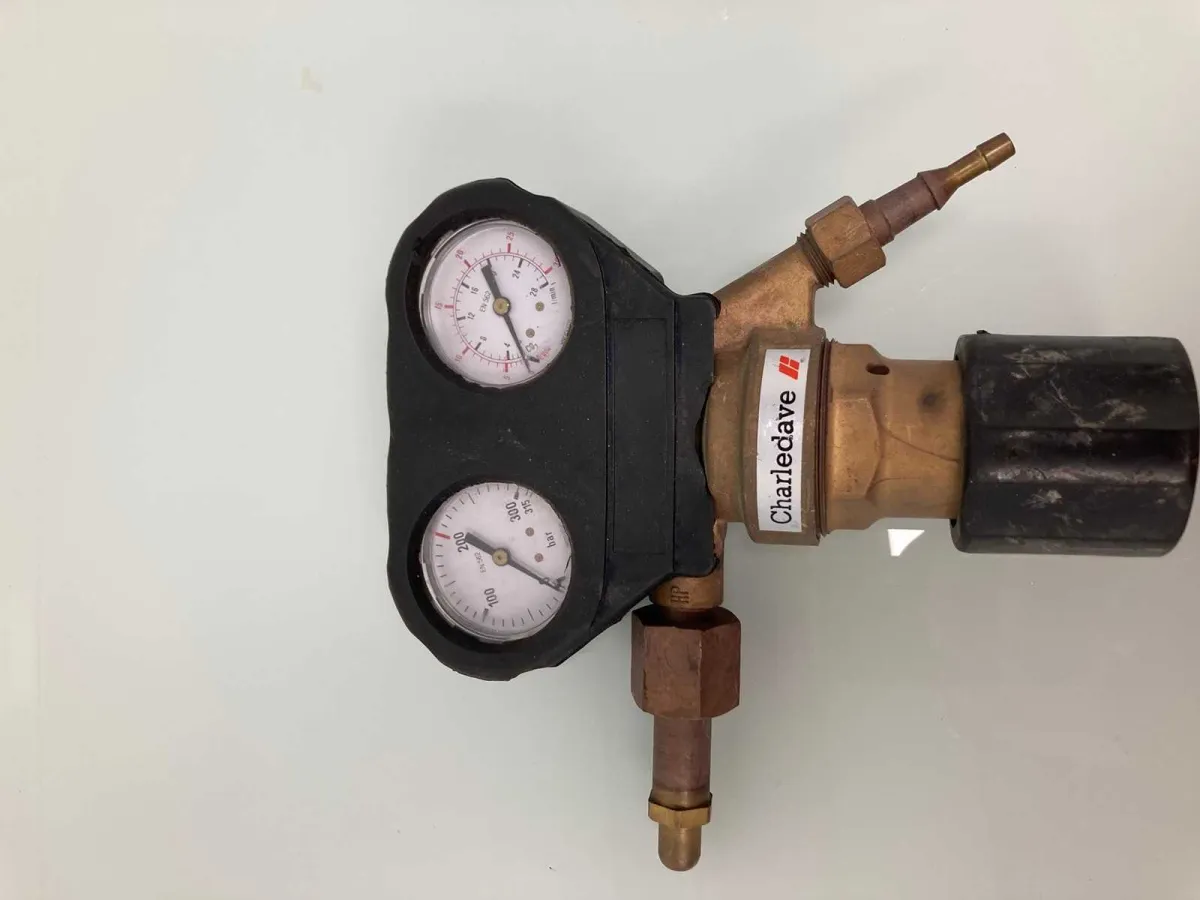 CHARLE DAVE – Neutralgas – Druckregler 20