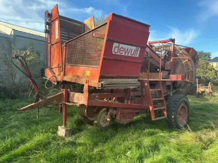 Dewulf-Kartoffelerntemaschine mit Förderbändern – RESALE