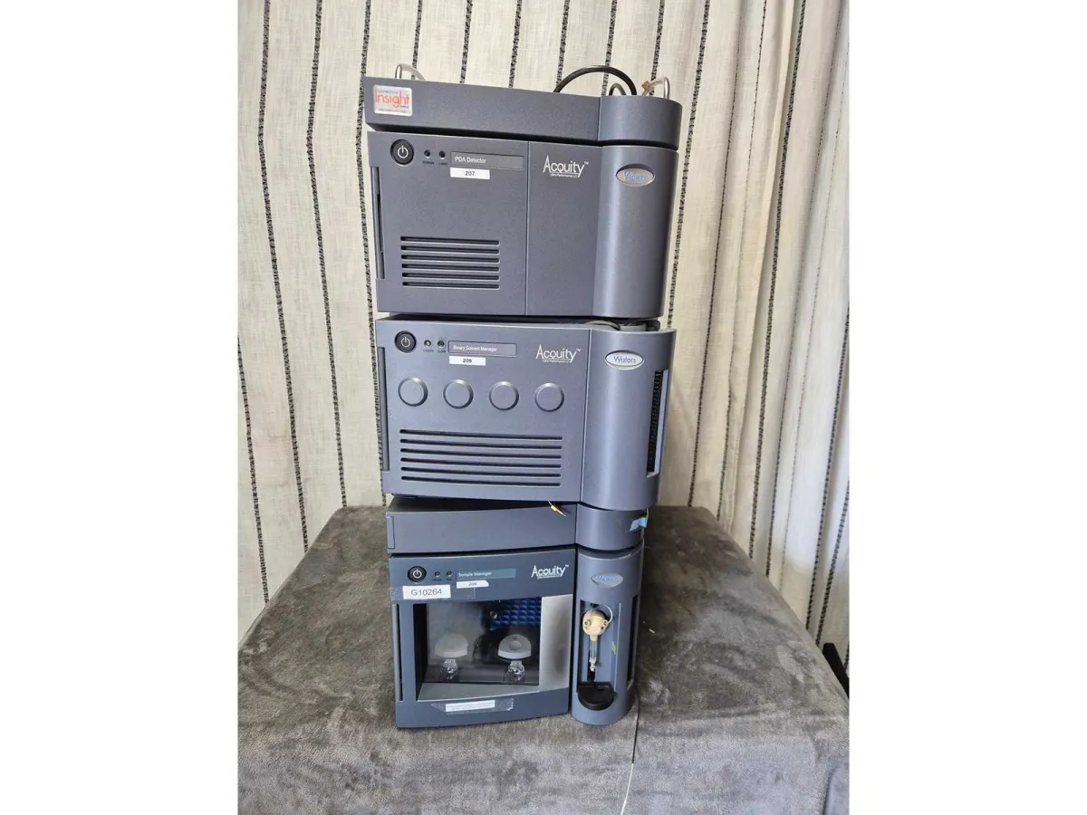 WATERS - ACQUITY SAMPLE MANAGER + BINARY SOLVENT + PDA DETECTOR - UPLC System (Waters Column)