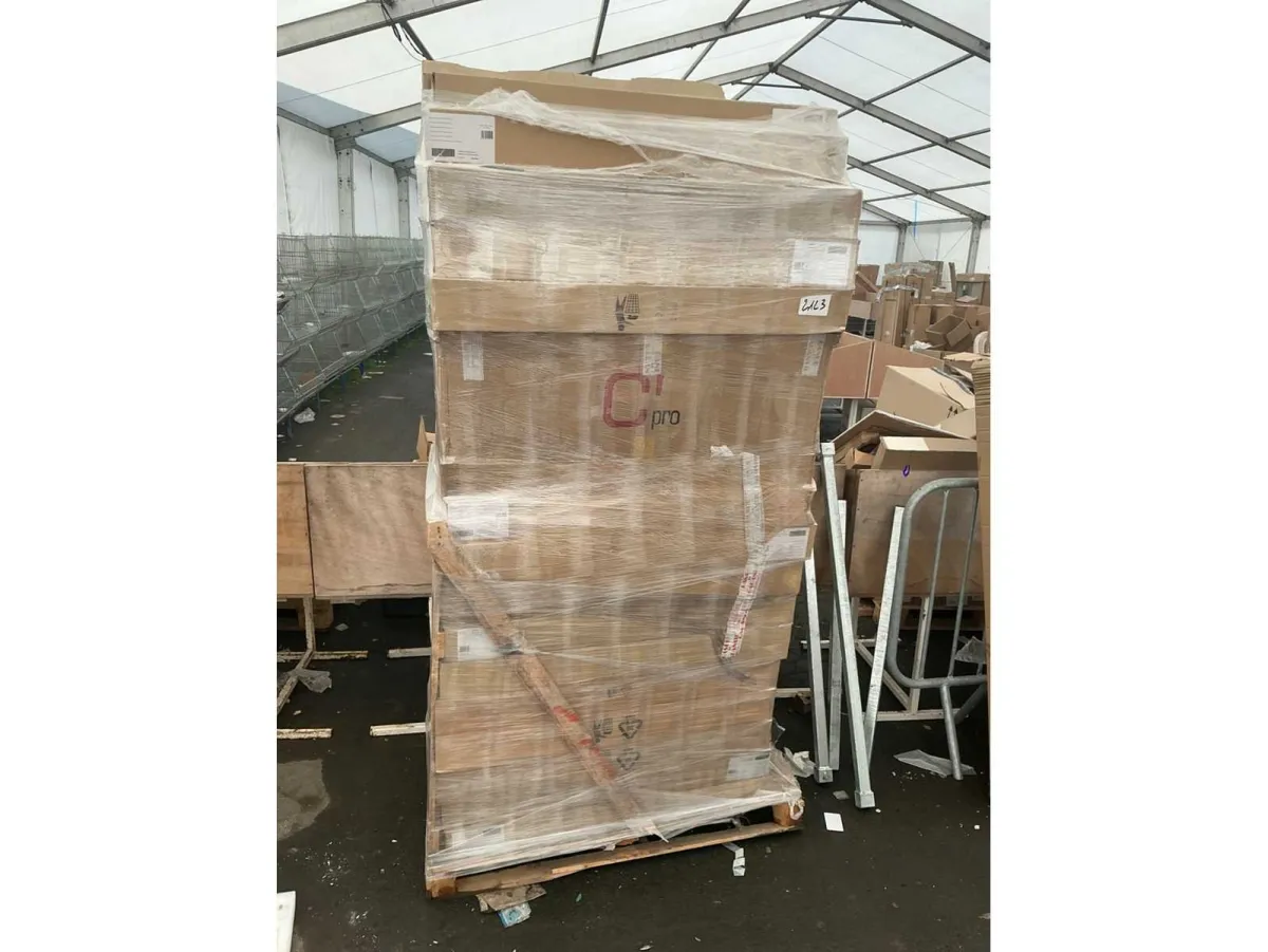 Palette verschiedener Zubehörteile zur Belüftung