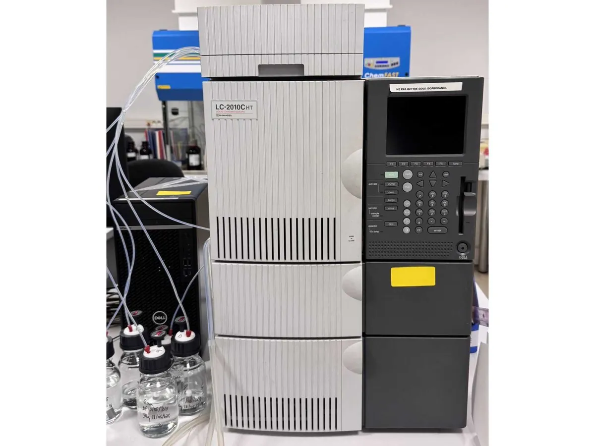 SHIMADZU - LC-2010C HT - Cromatógrafo líquido