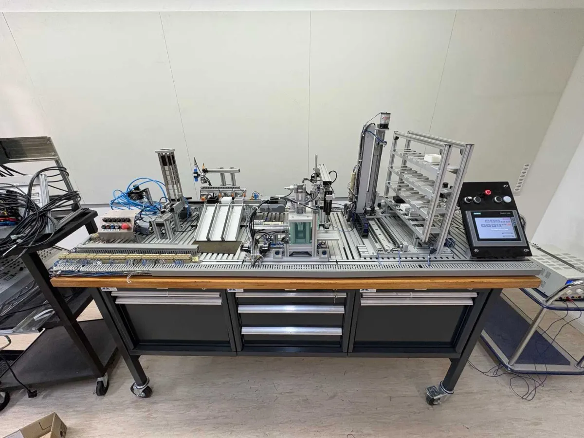 Christiani Training Concept mMS / Mechatronic System mMS Covering MS SSC2P2HV2-B Electronics / Train