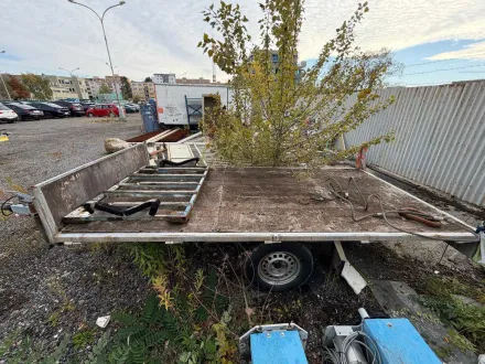 Verschiedene Lkw-Anhänger – RESALE