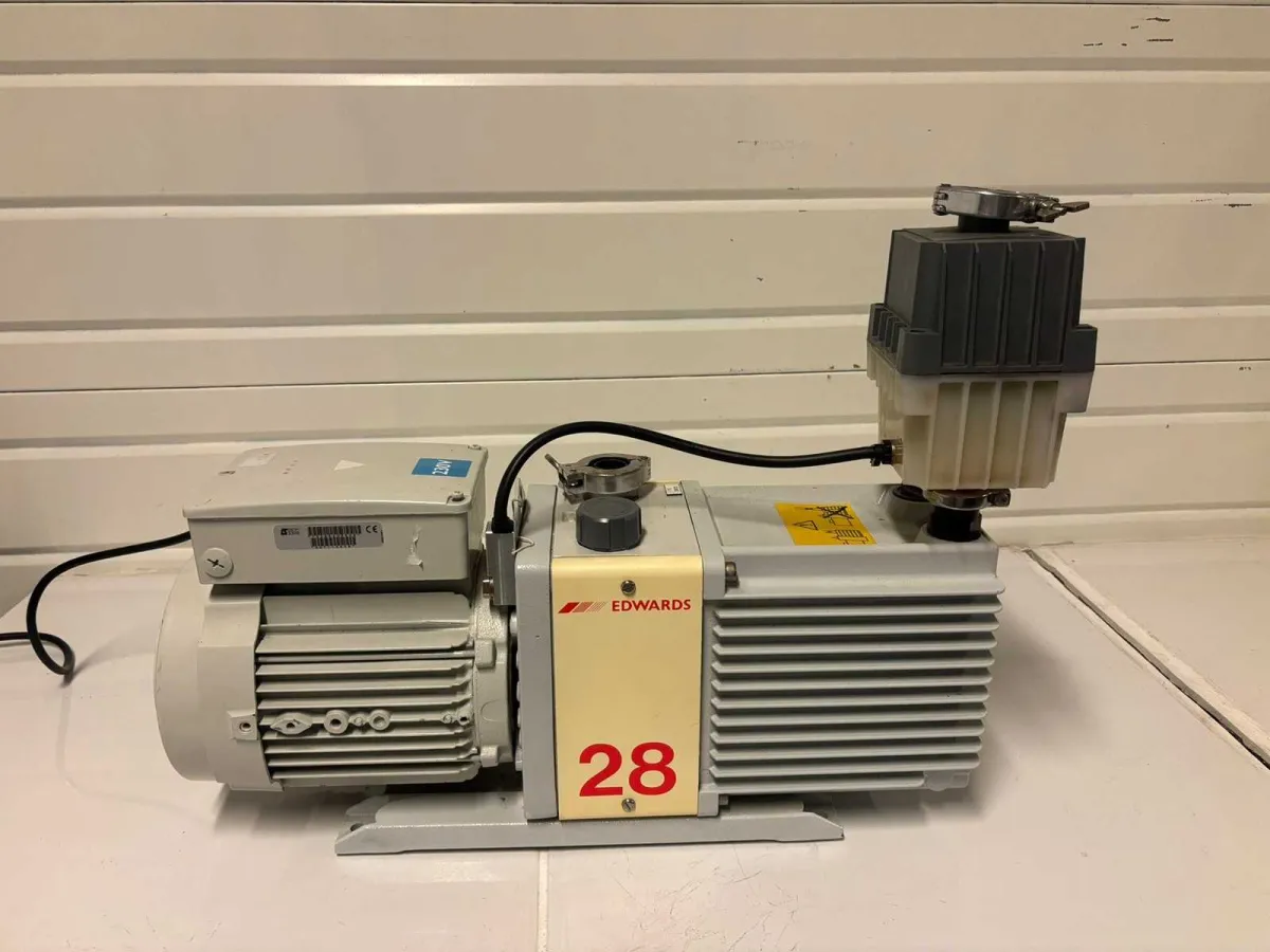 EDWARDS - E2M28 - EDWARDS 2 Vacuum Pump