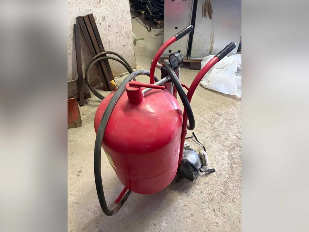 Mobile pressure sandblasting / abrasive blasting unit - Sander