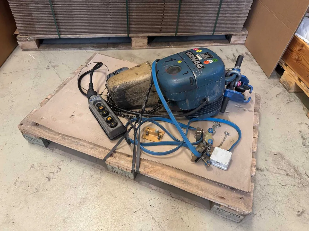 1970 - DEMAG - PK5N-F - DEMAG Additional Electric chain hoist with push trolley 1000kg