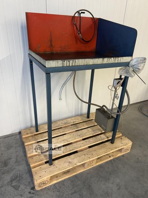 Pinselwaschtisch – RESALE