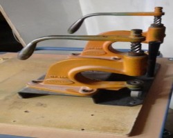 Maschine:   Handspindelpressen