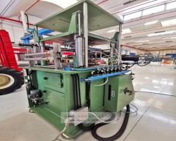 Maschine: PRESS MOLDING ALUMINIUM  Viersäulenpressen