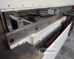 Maschine: EDWARDS PEARSON PR10 250 ton x 5000mm CNC Abkantpressen