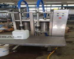 Maschine:   Kanisterfüller mit zwei Füllventilen