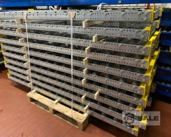 Maschine:   Palettenentnahme Aufgabeelement Palettenrollenbahn