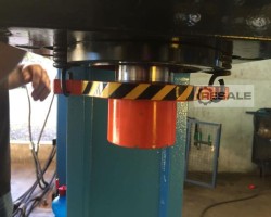 Maschine: HIDRALMAC 15T PHC Kombi Presse Hydraulische Presse