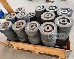 Maschine:   Rollen mit Stahlfelgen und Kugellager