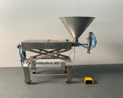 Maschine:   Dosiergerät/Füllmaschine mit Druckluft