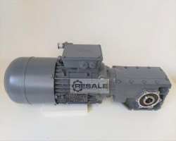 Maschine: LENZE G50BB124MHAR2C, 401r/min, 68Nm Kegelradgetriebemotor,