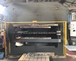 Maschine: AGILA 850ton Upstroking Gummiverarbeitungsmaschinen