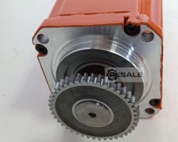 Maschine: ABB 3HAC029031 004, Servomotor mit Ritzel,