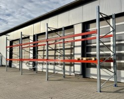 Maschine: BLT ca. 8,40 lfm, H: 450cm, Palettenregale