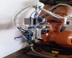 Maschine: KUKA KR 180 KRC2 Bolzenschweißroboter