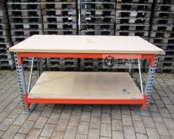 Maschine:   Packtisch