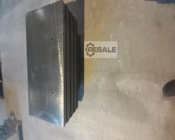 Maschine:  110 Volt-4,6 A Magnetspannplatten