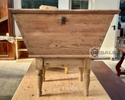 Maschine:   Diverse Altholzmöbel