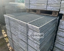 Maschine:   Einlagegitter 128 x 79,5 x 3cm