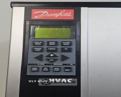 Maschine: DANFOSS VLT6027HT4C54STR3DLF00A00C0 Frequenzumrichter